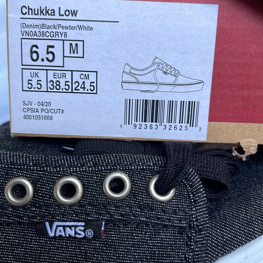 Vans WMNS Chukka Low (Denim) Black/Pewter/White
VN0A38CGRY8
Sneakers - Picture 16 of 16